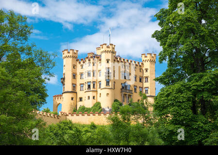 Hohenschwangau Burg oder Schloss Hohenschwangau ist ein Palast aus dem 19. Jahrhundert in Süddeutschland. Es war die Kindheit Residenz von König Ludwig II. von Bava Stockfoto