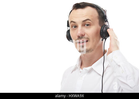 Online-Support-Call-Service. Junger Mann mit Kopfhörer reden über Telefon Stockfoto