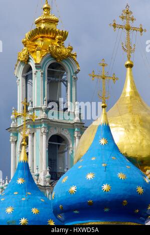 Spitze der Kuppel des St.Sergius Kloster, Sergijew Posad, Russland. Stockfoto