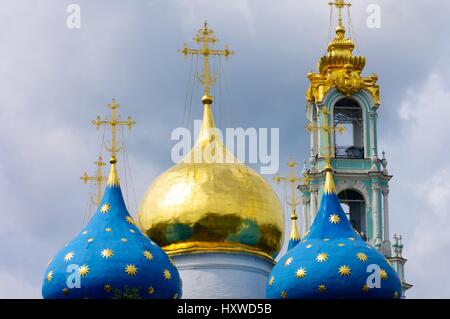 Spitze der Kuppel des St.Sergius Kloster, Sergijew Posad, Russland. Stockfoto