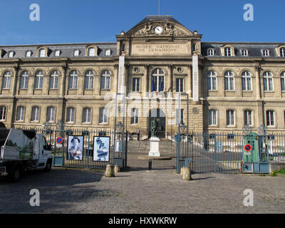 Musée National de Ceramique, National Museum of Ceramics, Bernard Palissy Statue, Sevres, Hauts-de-Seine, Paris, Frankreich Stockfoto