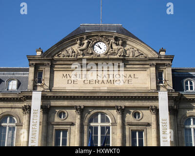 Musée National de Ceramique, National Museum of Ceramics, Bernard Palissy Statue, Sevres, Hauts-de-Seine, Paris, Frankreich Stockfoto