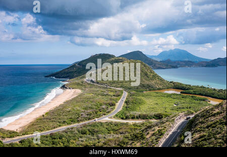 Süd-Ost Halbinsel Karibikinsel St. Kitts mit Nevis im Hintergrund Stockfoto