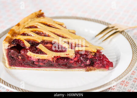 Obst Torte Kreissegment auf weißen Teller Stockfoto