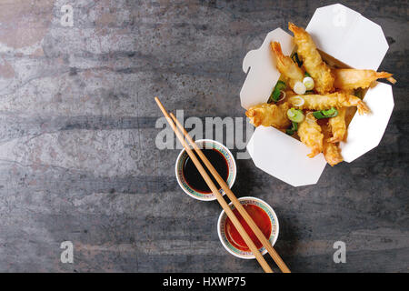 Fried Tempura Garnelen mit Saucen Stockfoto