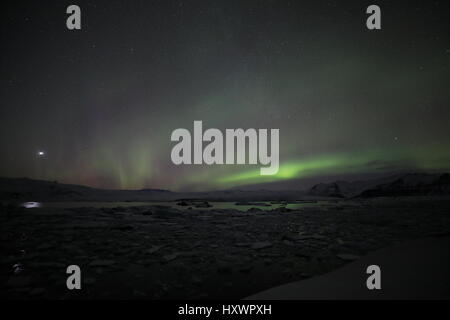 Aurora Borealis oder nördlichen leuchtet über der Jökulsarlon, Island Stockfoto