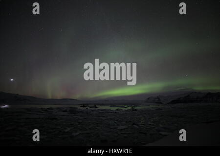 Aurora Borealis oder nördlichen leuchtet über der Jökulsarlon, Island Stockfoto