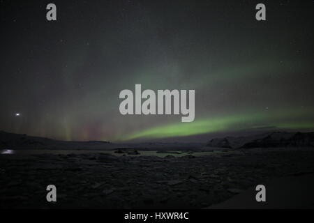 Aurora Borealis oder nördlichen leuchtet über der Jökulsarlon, Island Stockfoto