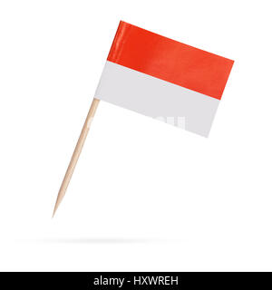 Miniatur-Papier-Flagge Indonesien. Isolierte indonesische Flagge auf weißem Hintergrund. Mit Schatten unten Stockfoto