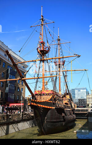 London, UK, 9. September 2012: The Golden Hinde am St Mary Overie Dock auf der Themse ist eine genaue lebensgrosse von Sir Francis Drake Stockfoto