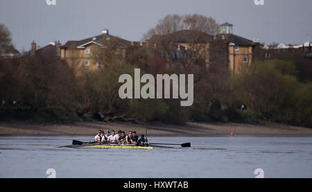 Oxford University Herren Bootclub während der Trainingseinheiten auf der Themse. Stockfoto