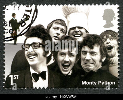 Vereinigtes Königreich - ca. 2015: Eine gebrauchte Briefmarke aus dem Vereinigten Königreich, zeigt ein Porträt des legendären britischen Comedy-Truppe Monty Python, ca. 2015. Stockfoto