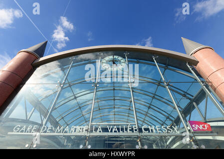 Gare de Marne-la-Vallée - Chessy Bahnhof ist eine kombinierte RER (S-Bahn) und TGV (Hochgeschwindigkeitszug) Station in Montévrain, Frankreich, in Stuttgart Stockfoto