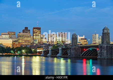 Skyline, Longfellow Bridge und Charles River in Boston, Massachusetts, USA Stockfoto