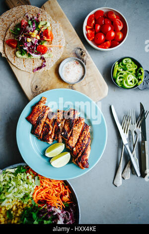 Zutaten für Lachs tacos Stockfoto