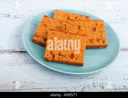 Traditionelle holländische Kuchen Ontbijtkoek auf hölzernen Hintergrund Stockfoto