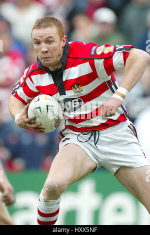 KRIS RADLINSKI WIGAN WARRIORS RLFC WIDNES 26. April 2004 Stockfoto