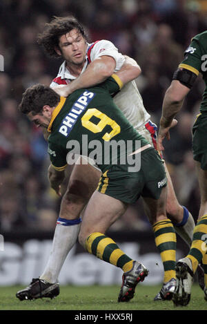 ANDREW FARRELL & DANNY BUDERUS Großbritannien V Australien RL CITY OF MANCHESTER STADIUM MANCHESTER 30. Oktober 2004 Stockfoto