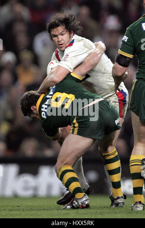 ANDREW FARRELL & DANNY BUDERUS Großbritannien V Australien RL CITY OF MANCHESTER STADIUM MANCHESTER 30. Oktober 2004 Stockfoto