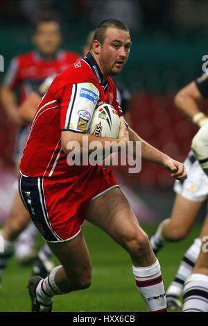 PAUL COOKE HULL FC V Rumpf KR COLUMBIA 24. Oktober 2003 Stockfoto