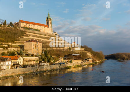 Melnik-Schloss mit seinem Weinberg am Fluss Labe, Melnik, Tschechische Republik Stockfoto