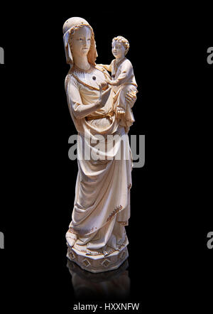 Mittelalterlichen gotischen Elfenbein Statuette der Madonna mit Kind, späten 13. Paris, die Schatzkammer des Saint Chapelle, Paris. Inv 67, das Louvre-Museum, Paris Stockfoto