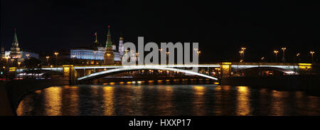 Bolschoi-Stein-Brücke ist eine Stahl-Bogenbrücke überspannt Moskwa am westlichen Ende des Moskauer Kremls Stockfoto