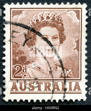 Australien - ca. 1962: Eine gebrauchte Briefmarke aus Australien, zeigt ein Portrait von Königin Elizabeth II, ca. 1962. Stockfoto