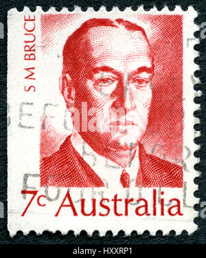 Australien - ca. 1972: Eine gebrauchte Briefmarke aus Australien, zeigt ein Porträt von Stanley Bruce - ehemaliger Premierminister von Australien, ca. 1972. Stockfoto