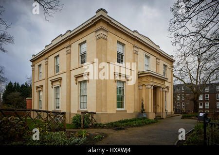 Äußere Elizabeth Gaskell Haus Grad II * aufgeführt neoklassizistische Villa und jetzt ein Museum gewidmet dem Schriftsteller 84 Plymouth Grove, Manchester, Engla Stockfoto