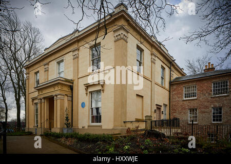 Äußere Elizabeth Gaskell Haus Grad II * aufgeführt neoklassizistische Villa und jetzt ein Museum gewidmet dem Schriftsteller 84 Plymouth Grove, Manchester, Engla Stockfoto