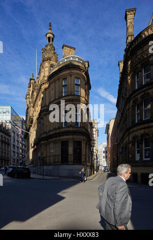 Portland (Naturstein), Königstraße 53 äußere Edwardian Baroque alte Bank außen Shop mit Leuchtreklame Vivienne Westwood Manchester 47 Spring Gardens, Könige Stockfoto