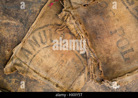 Old dirty hessische Sackbeutel gestempelt als Polster materiellen Hintergrund verwendet Stockfoto