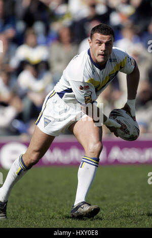 JON CLARKE WARRINGTON WOLVES RLFC HALLIWELL JONES STADIUM WARRINGTON 10. April 2005 Stockfoto