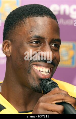 DWAIN CHAMBERS CASTLEFORD TIGERS RLFC Dschungel Stadion CASTLEFORD ENGLAND 31. März 2008 Stockfoto