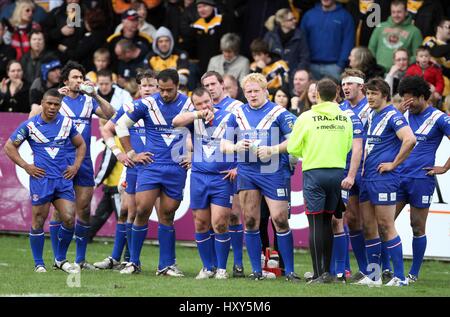 NIEDERGESCHLAGEN ST. TEAM-ST HELENS. HELENS RLFC ST. HELENS RLFC Dschungel CASTLEFORD ENGLAND 5. April 2010 Stockfoto