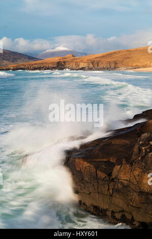 Brechenden Wellen entlang der Küste bei Horgabost, South Harris, äußeren Hebriden Stockfoto