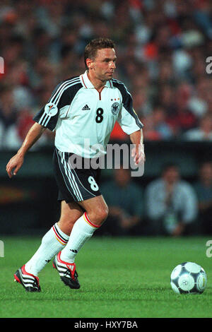 THOMAS HASSLER Deutschland & KARLSRUHER FC 20. Juni 2000 Stockfoto