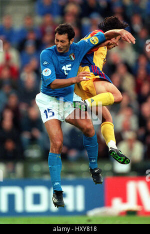 MARK IULIANO & FLORENTIN PETRE Italien V Rumänien 24. Juni 2000 Stockfoto