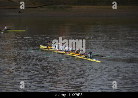 London, UK. 30. März 2017. Training vor der Regatten in Putney. Die Regatten werden Oxford University Rowing Club gegen Cambridge University Rowing Club, in Männer und Frauen Rennen bis zur Ziellinie in Mortlake in South West London sehen. Bildnachweis: Alberto Pezzali/Pacific Press/Alamy Live-Nachrichten Stockfoto