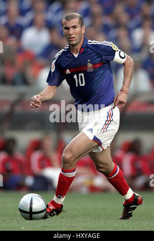 ZINEDINE ZIDANE Frankreich & REAL MADRID CF ESTADIO DA LUZ Lissabon PORTUGAL 13. Juni 2004 Stockfoto