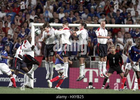 ZINEDINE ZIDANE FREEKICK Frankreich V ENGLAND LUZ Stadion Lissabon PORTUGAL 13. Juni 2004 Stockfoto