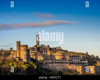 Das Nelson-Monument, Gouverneure House und die schottische Regierung Gebäude, Calton Hill, Edinburgh, Schottland. Stockfoto