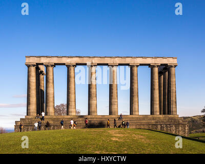 National Monument of Scotland auf Calton Hill, Edinburgh, an einem sonnigen Tag. Schottland. Stockfoto