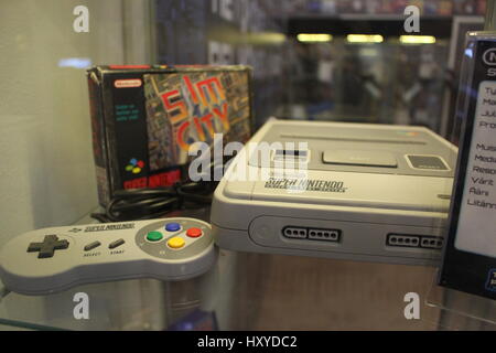 Retro-Gaming-Konsolen in Helsinkis Computer und Game-Konsole-Museum direkt an Hafen Helsinki Stockfoto
