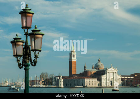 Frühling-Nachmittag in Venedig, Italien. Kirche San Giorgio Maggiore in der Ferne. Stockfoto