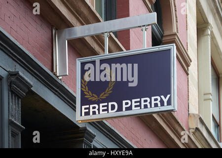 Fred Perry Ladenschild mit Goldenen Lorbeerkranz in Wooster Street in New York Stockfoto