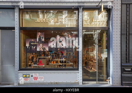 Jimmy Choo Shop Außenansicht in Greene Street, Soho an einem sonnigen Tag in New York Stockfoto