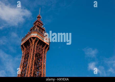 Blackpool Tower gegen blauen Himmel Stockfoto