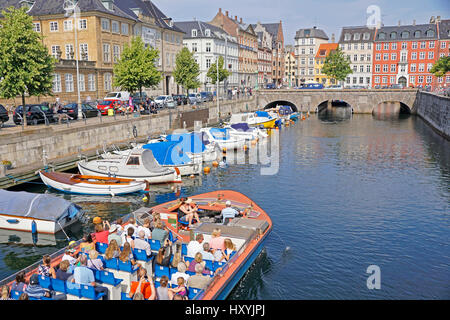 Touristischen Kreuzfahrt auf Kanälen von Kopenhagen. Stockfoto